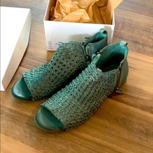 Sundance Asheville leather sandals